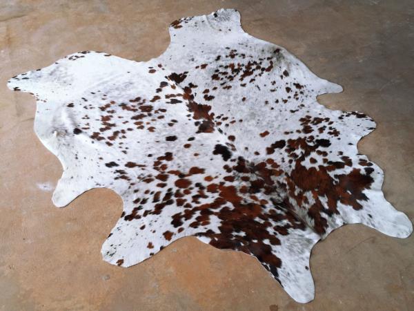 White Tricolor Cowhide Rug Hair on Hide Skin Leather Area Rugs for Home SALE